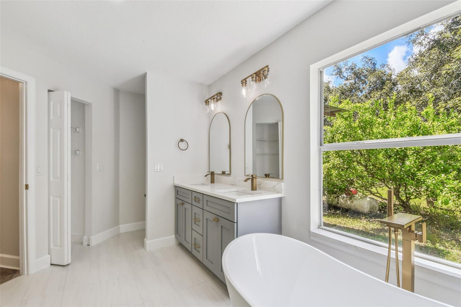 SCANLON COUNTRY ESTATES - Residential