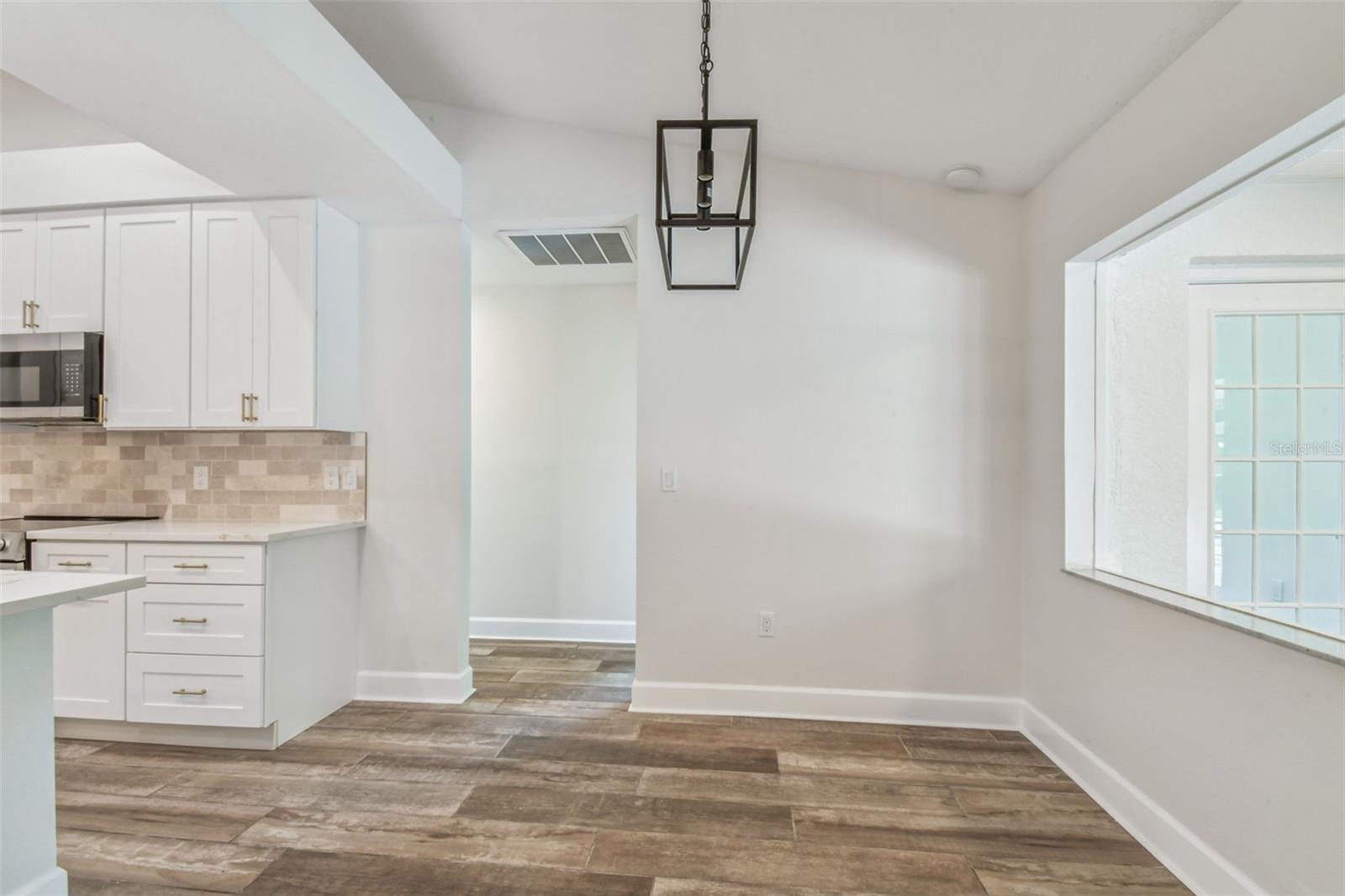 SCANLON COUNTRY ESTATES - Residential