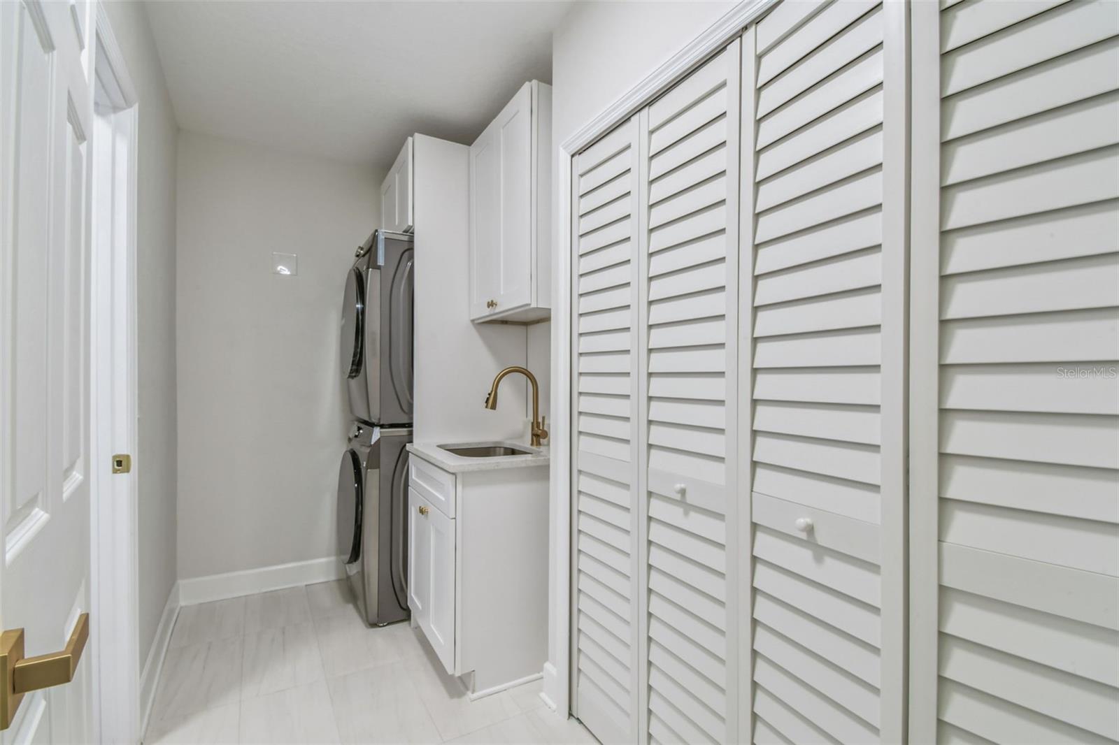 SCANLON COUNTRY ESTATES - Residential