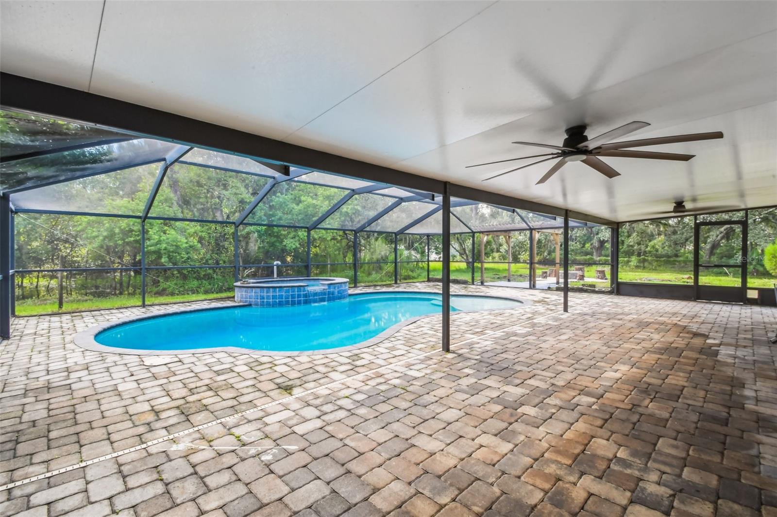 SCANLON COUNTRY ESTATES - Residential