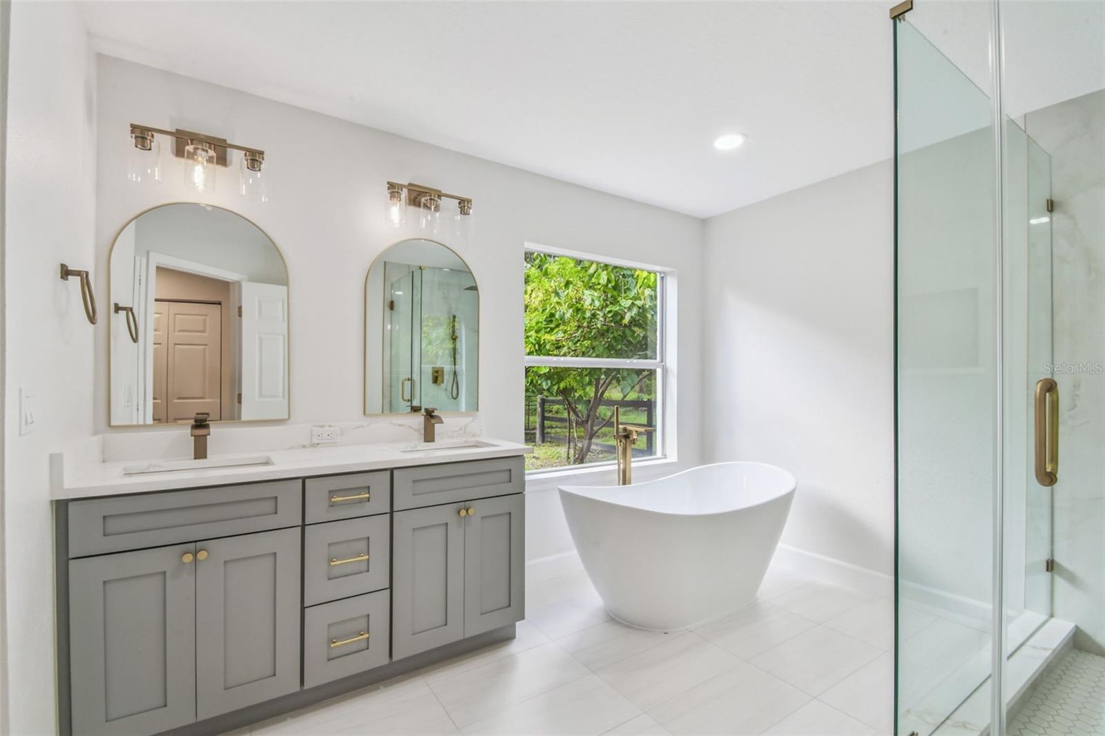 SCANLON COUNTRY ESTATES - Residential