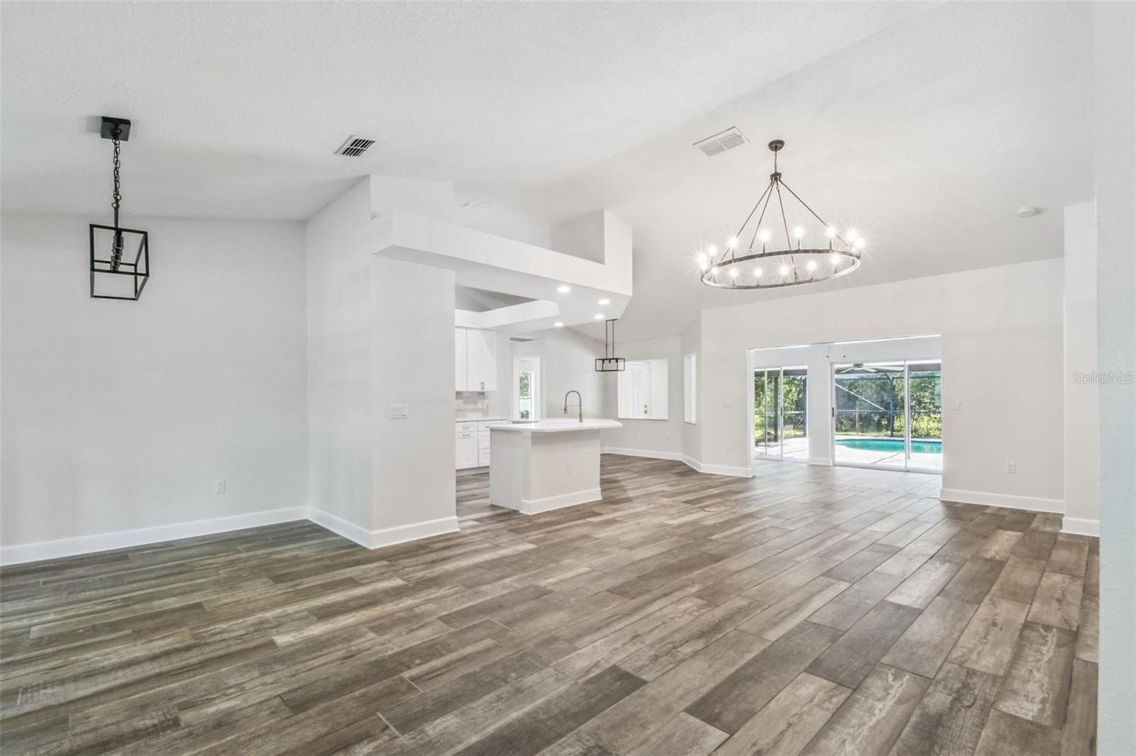 SCANLON COUNTRY ESTATES - Residential