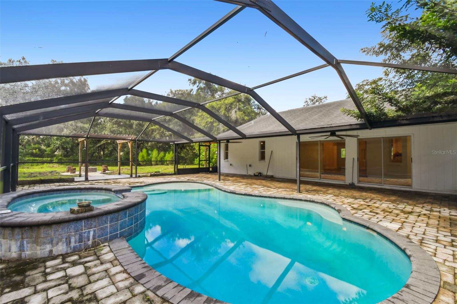 SCANLON COUNTRY ESTATES - Residential