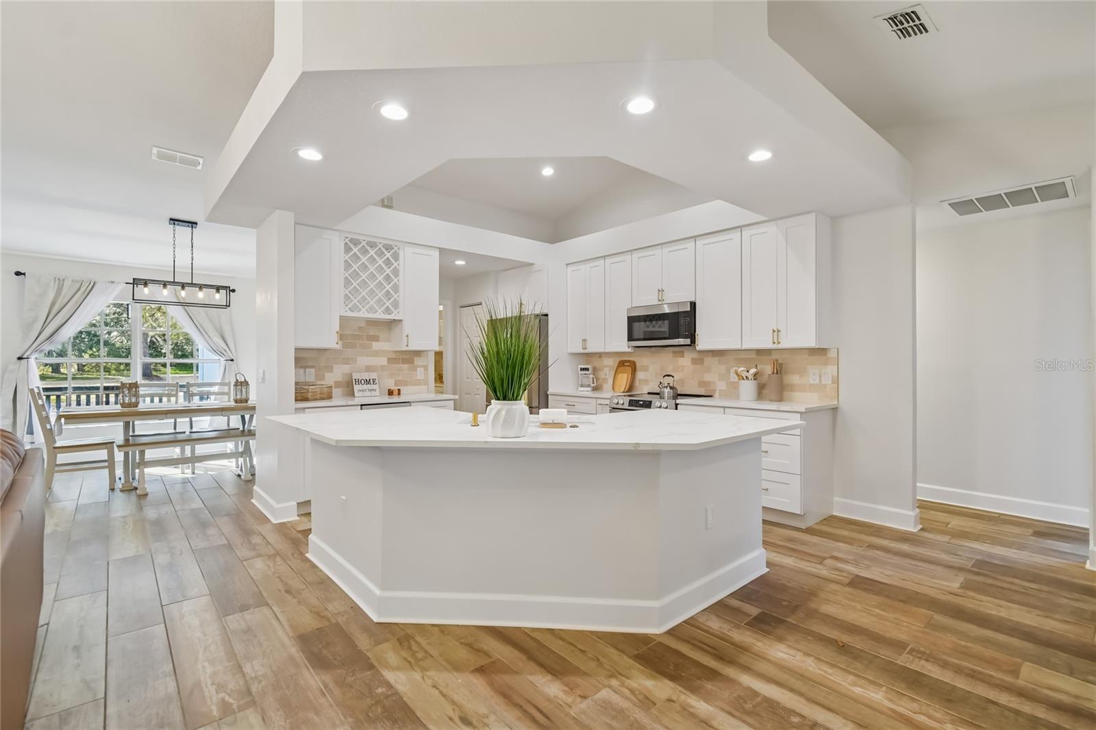 SCANLON COUNTRY ESTATES - Residential