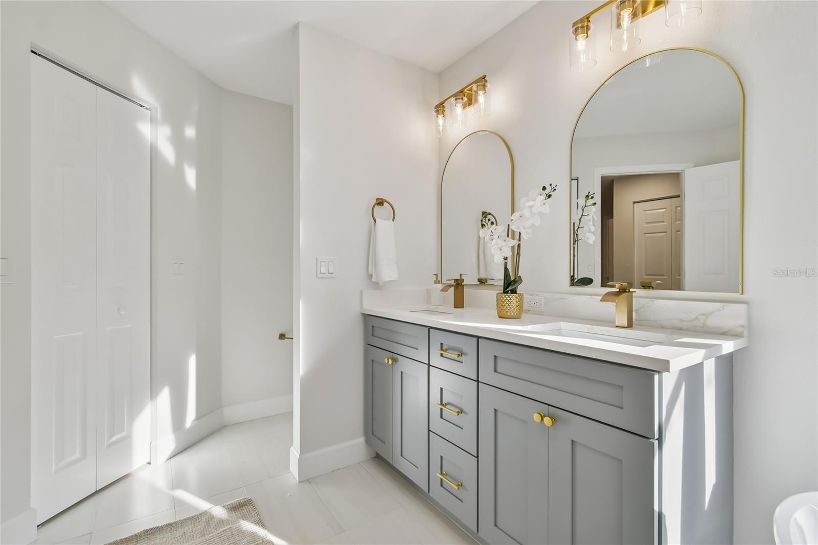 SCANLON COUNTRY ESTATES - Residential