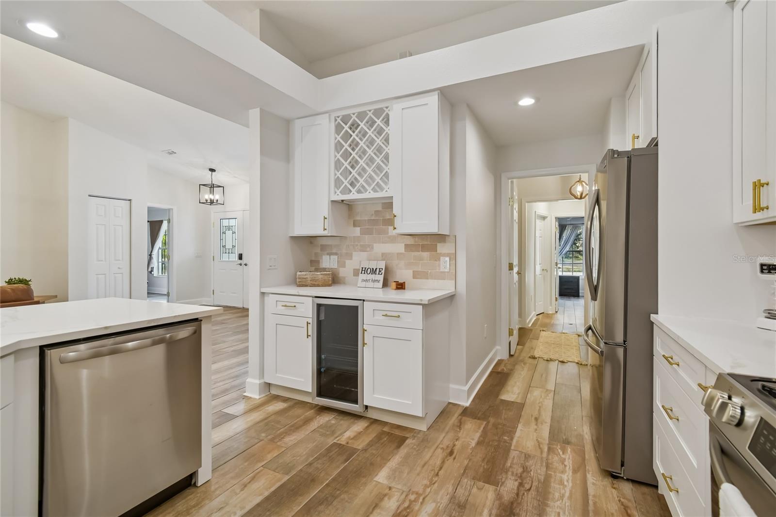 SCANLON COUNTRY ESTATES - Residential
