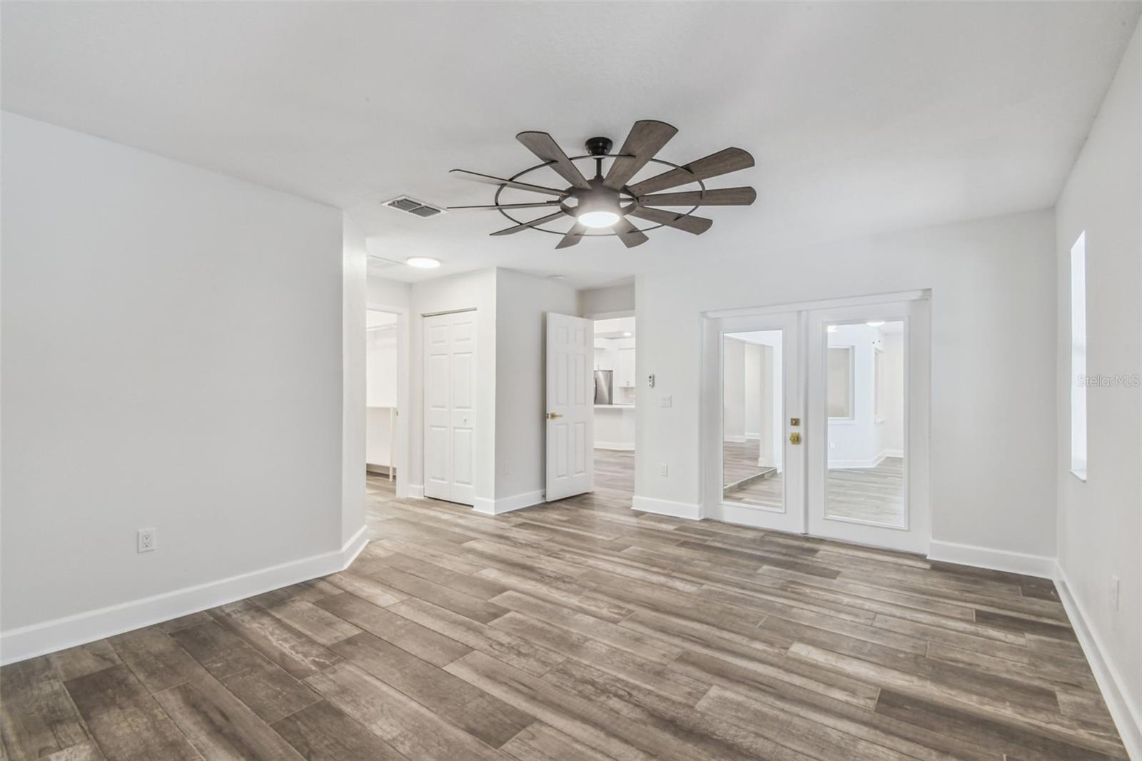 SCANLON COUNTRY ESTATES - Residential