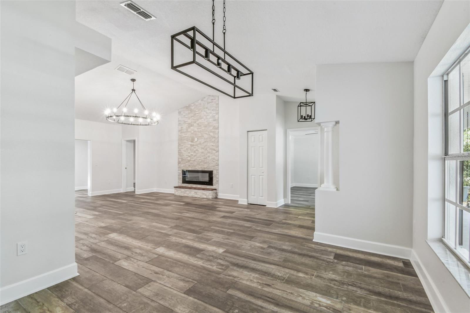 SCANLON COUNTRY ESTATES - Residential