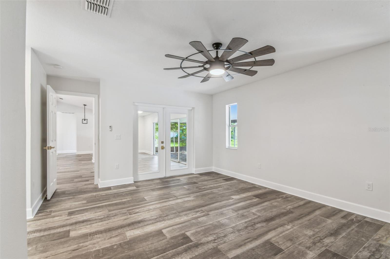 SCANLON COUNTRY ESTATES - Residential