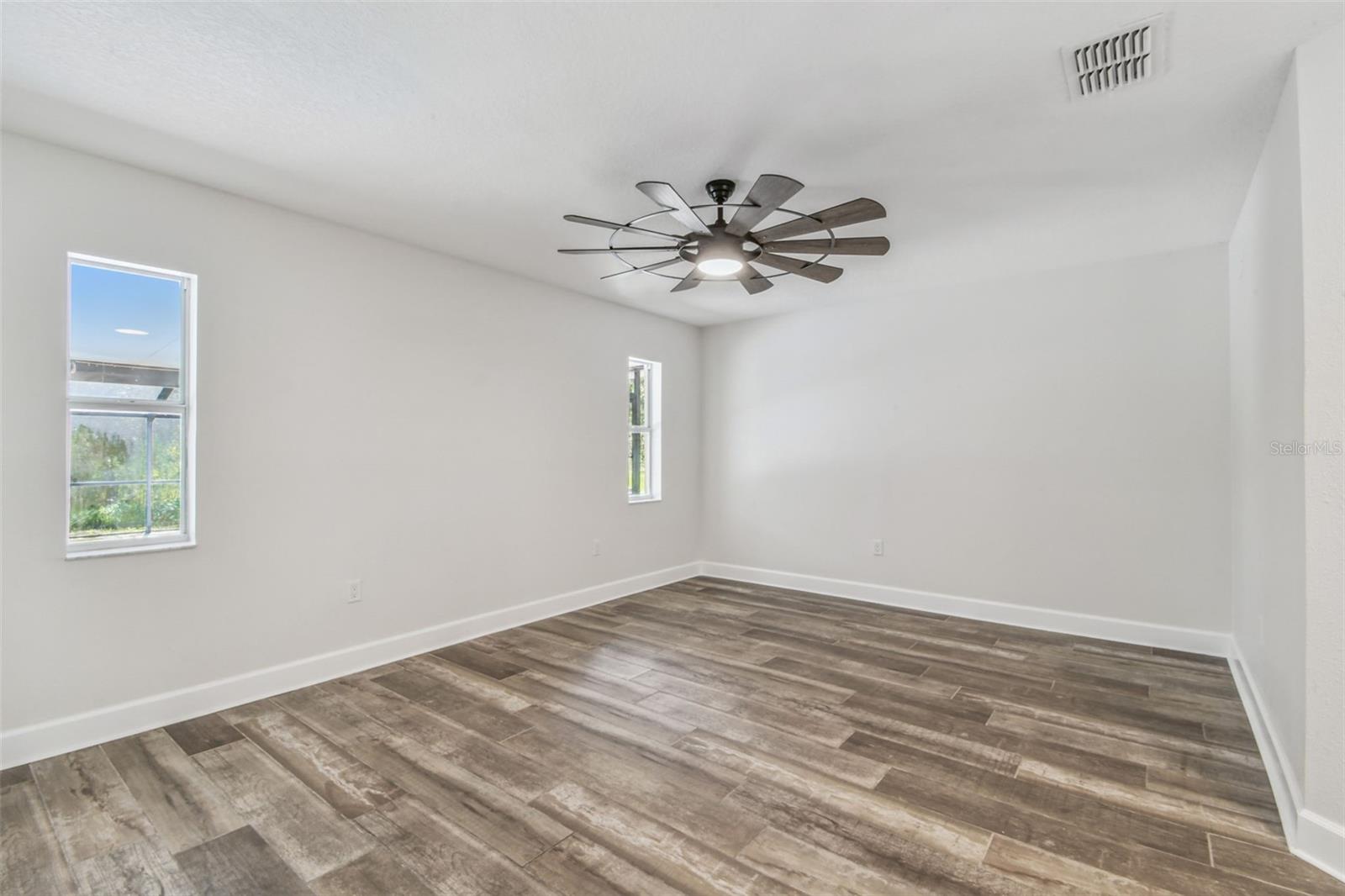 SCANLON COUNTRY ESTATES - Residential