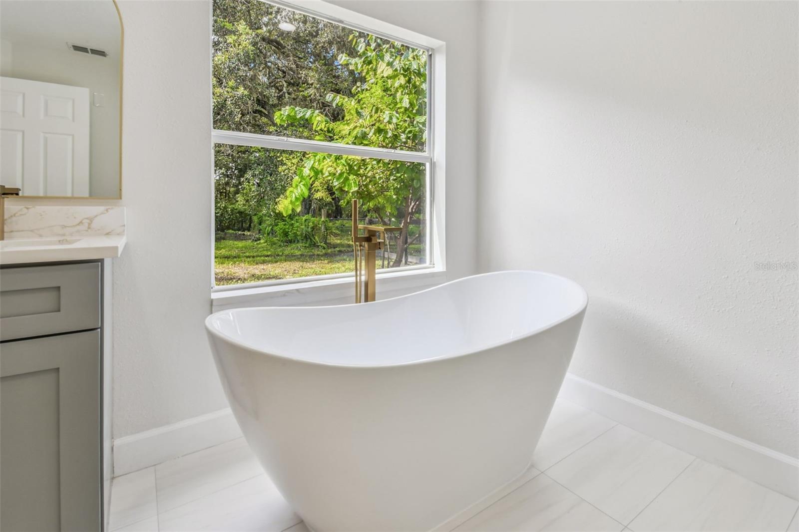 SCANLON COUNTRY ESTATES - Residential