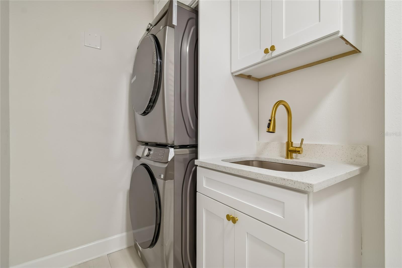 SCANLON COUNTRY ESTATES - Residential
