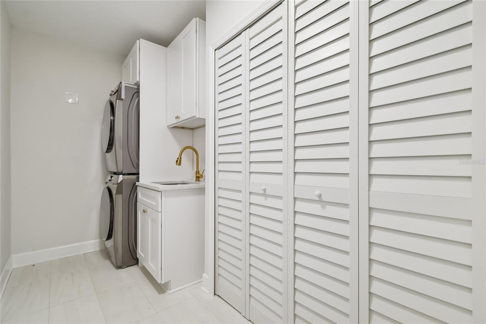 SCANLON COUNTRY ESTATES - Residential