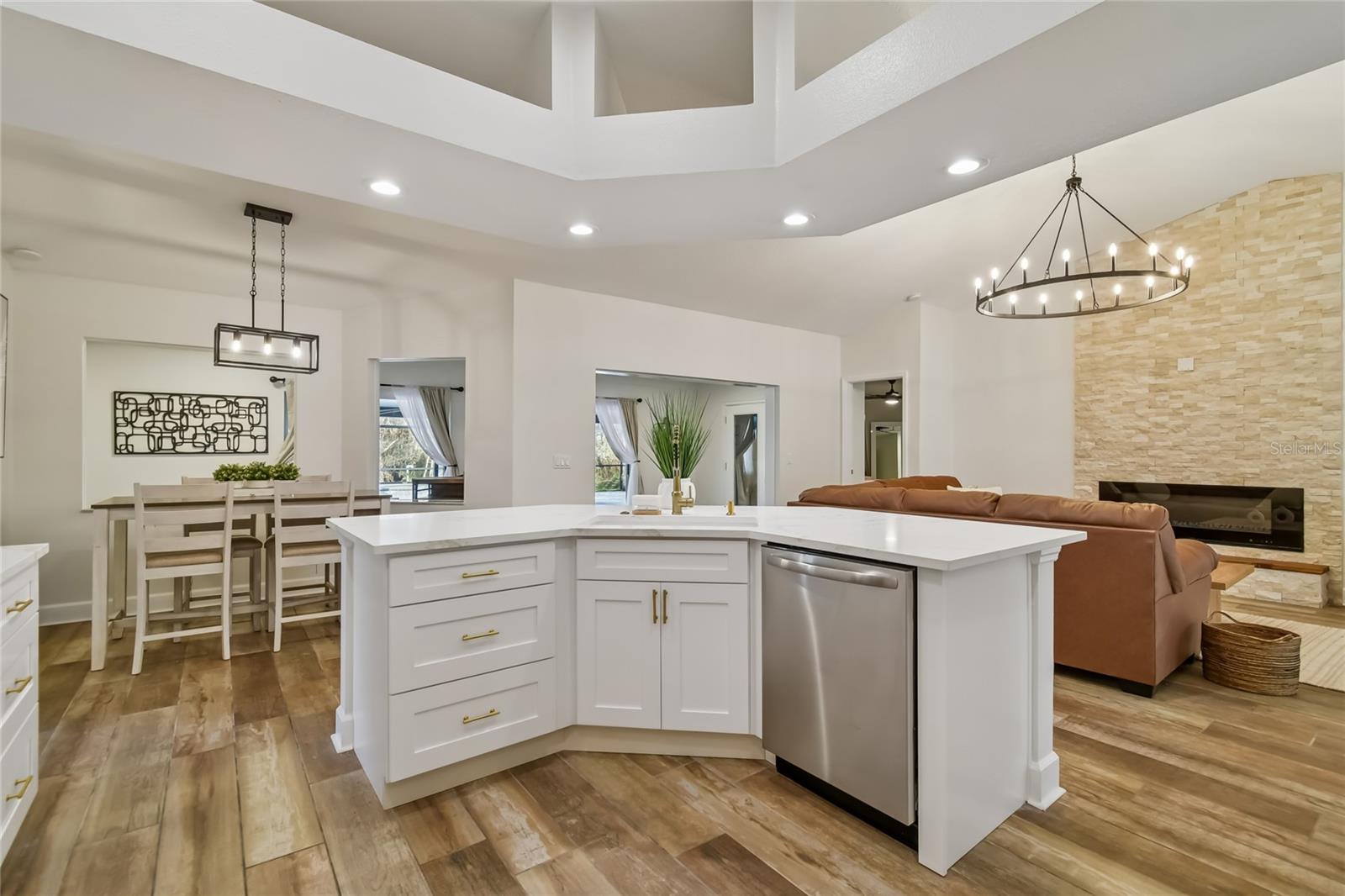 SCANLON COUNTRY ESTATES - Residential