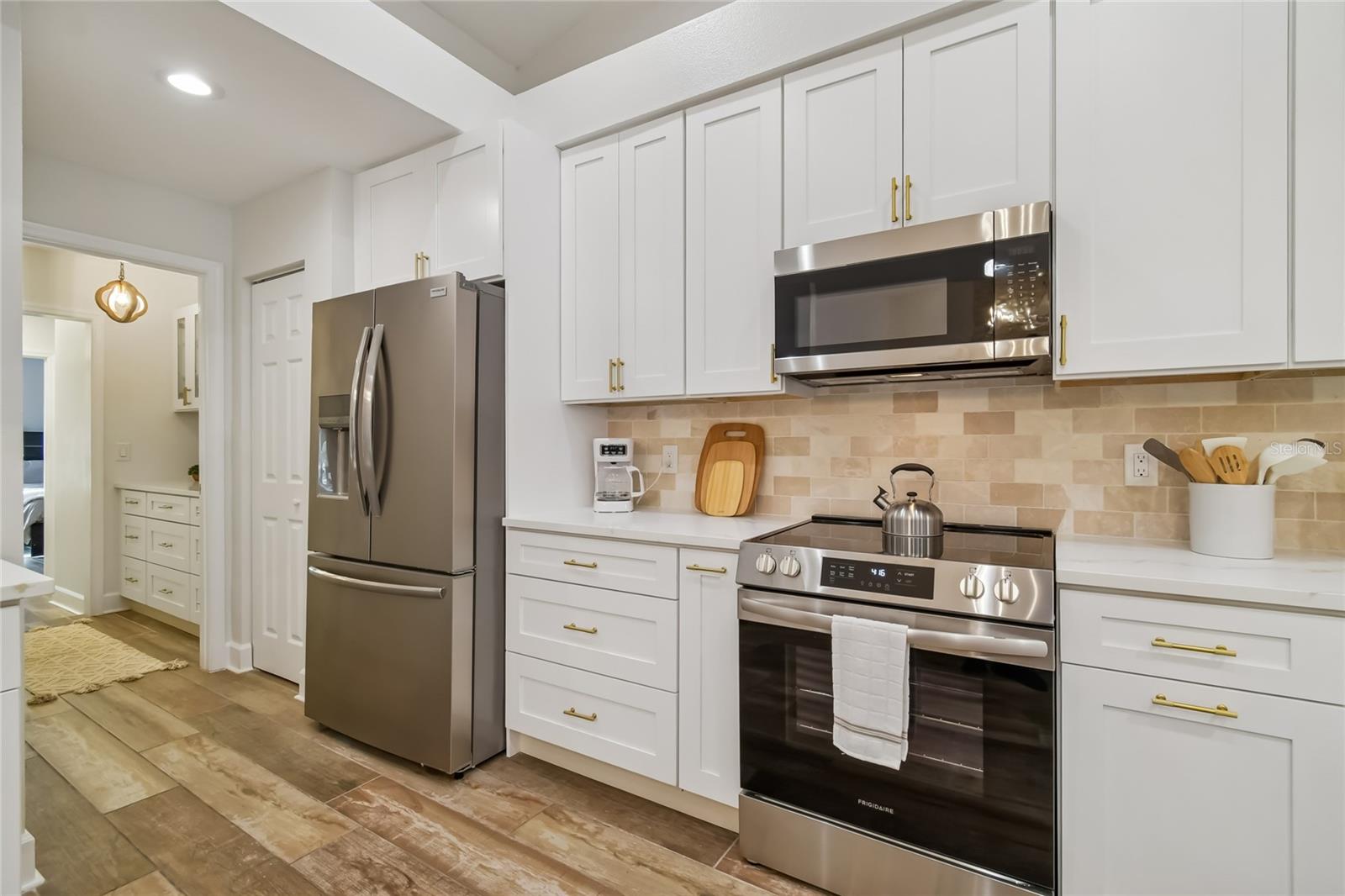 SCANLON COUNTRY ESTATES - Residential