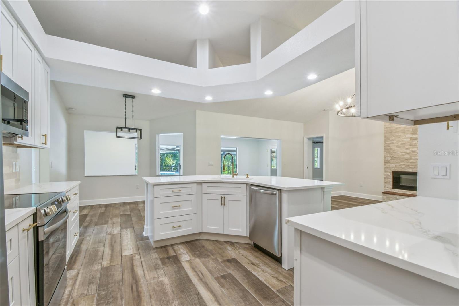 SCANLON COUNTRY ESTATES - Residential