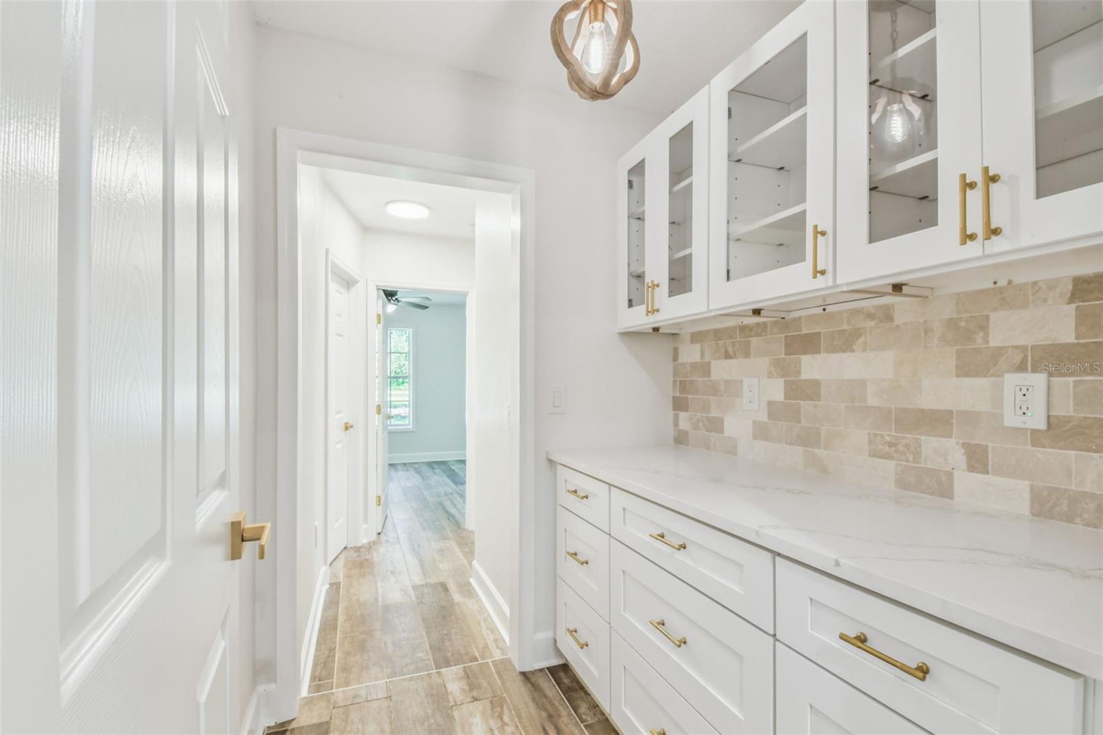 SCANLON COUNTRY ESTATES - Residential