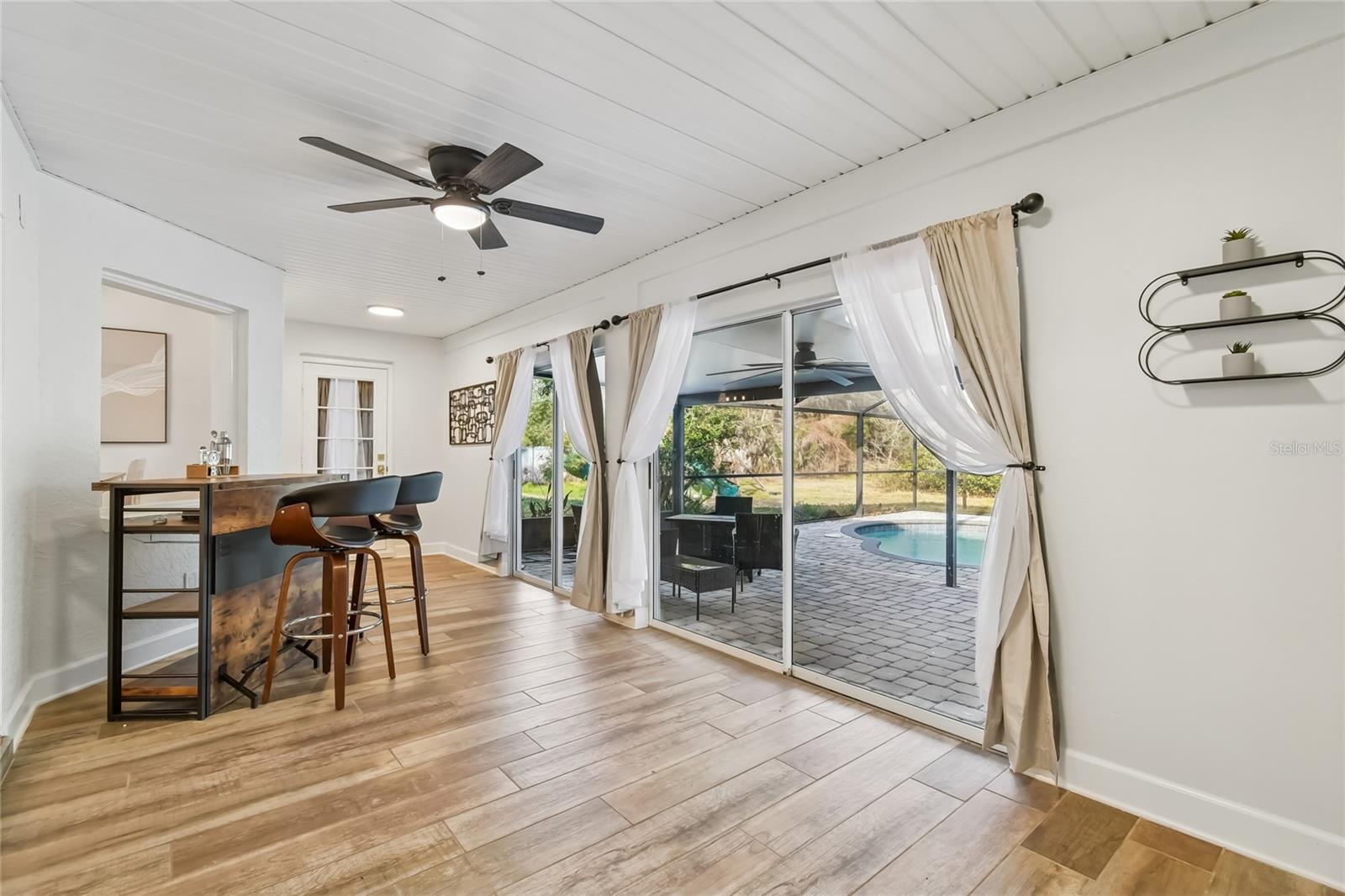 SCANLON COUNTRY ESTATES - Residential