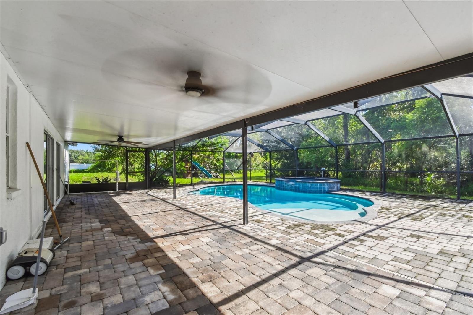 SCANLON COUNTRY ESTATES - Residential