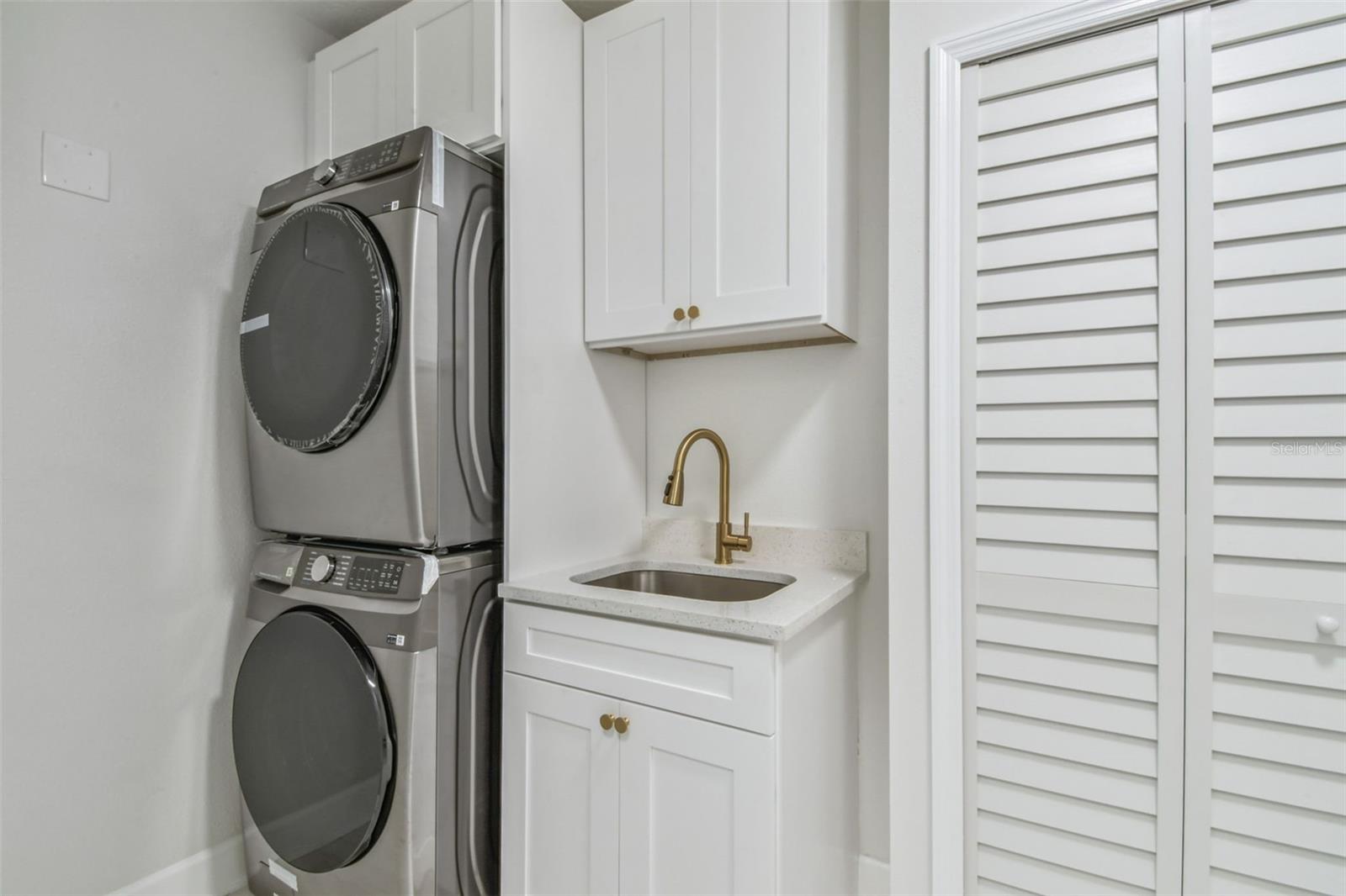 SCANLON COUNTRY ESTATES - Residential