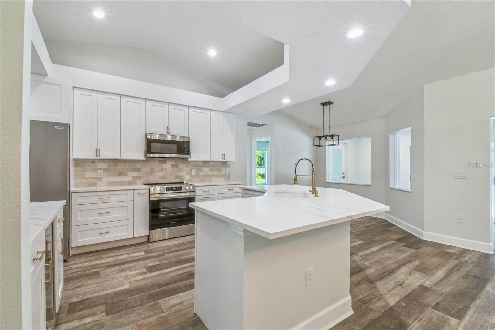 SCANLON COUNTRY ESTATES - Residential