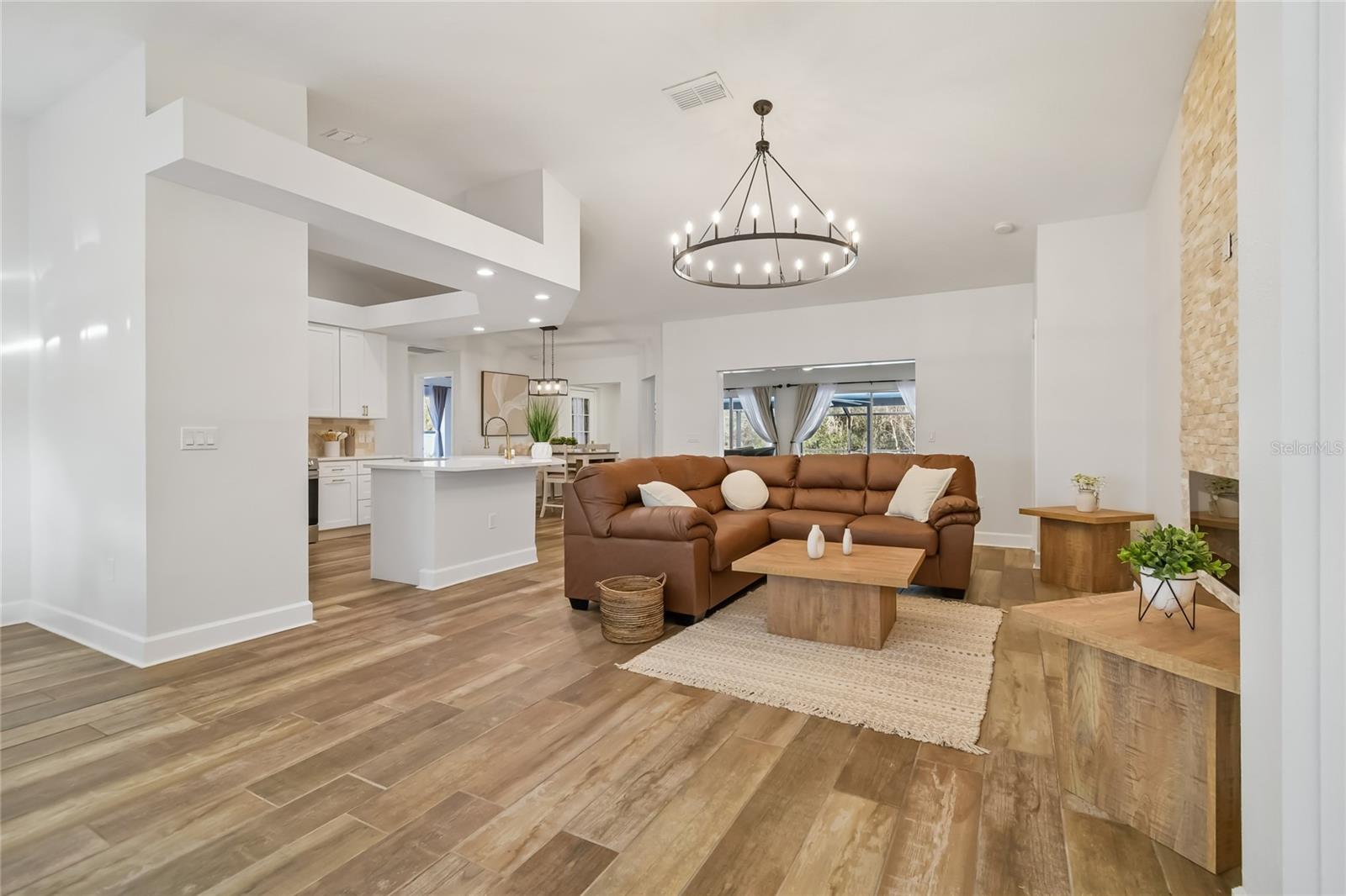 SCANLON COUNTRY ESTATES - Residential