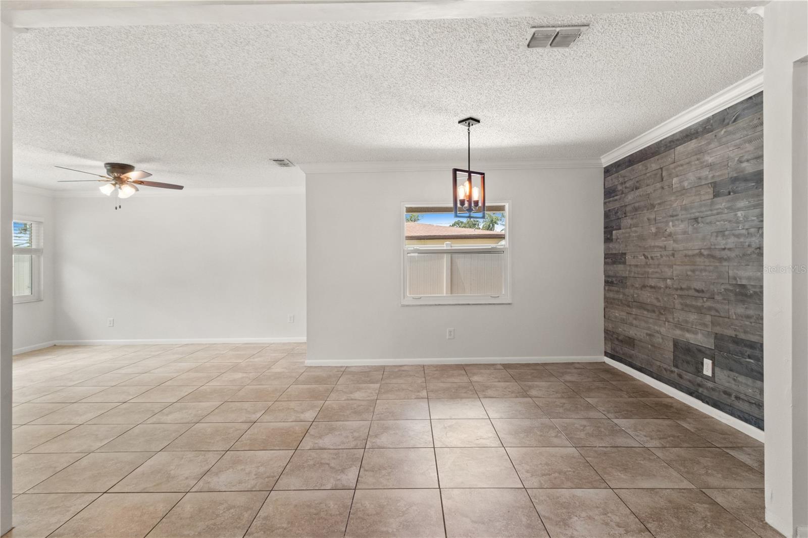 PINECREST VILLA - Residential