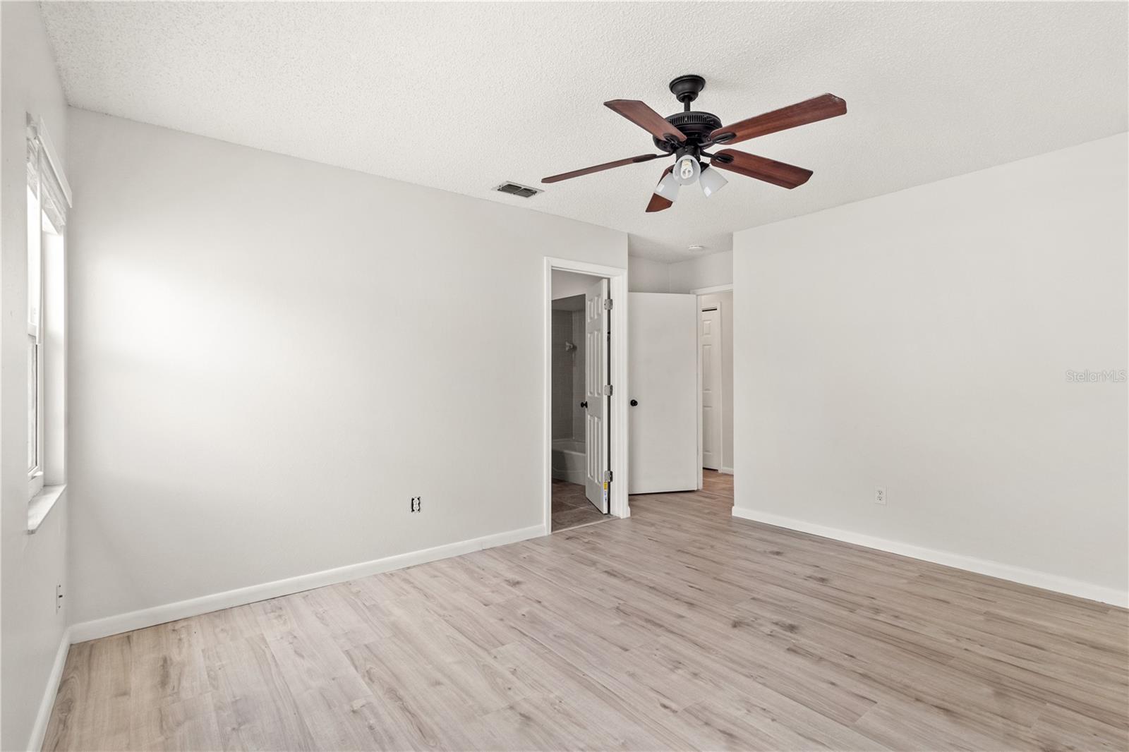 PINECREST VILLA - Residential