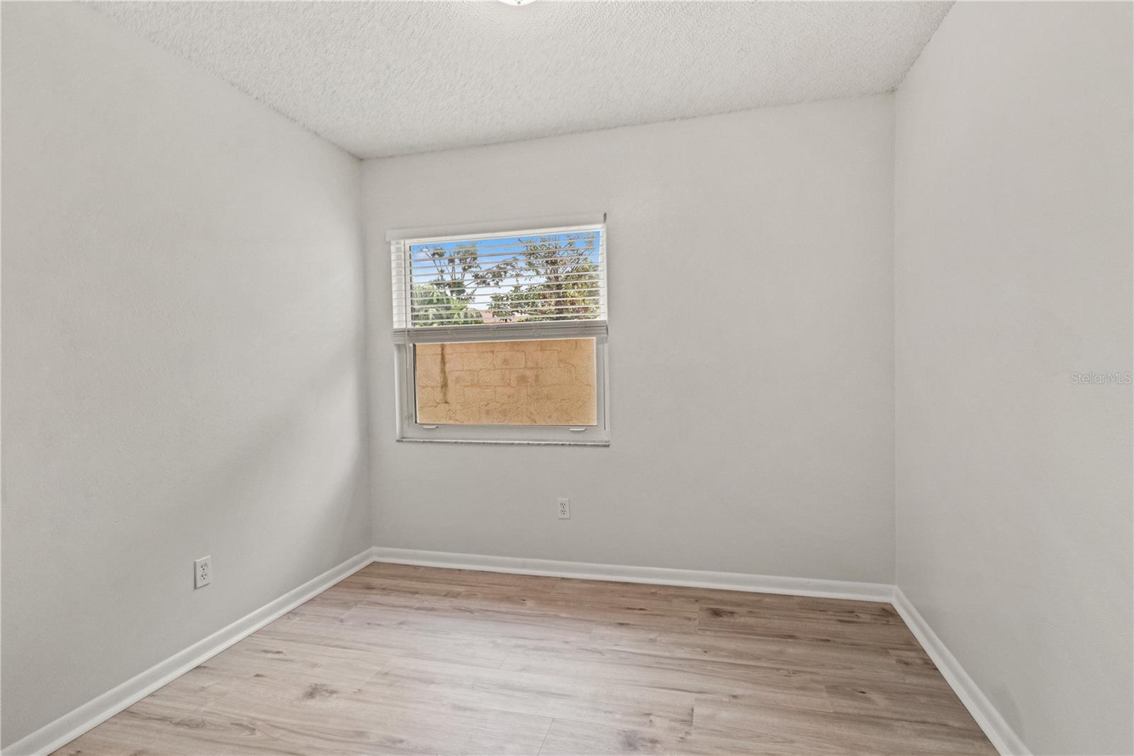 PINECREST VILLA - Residential