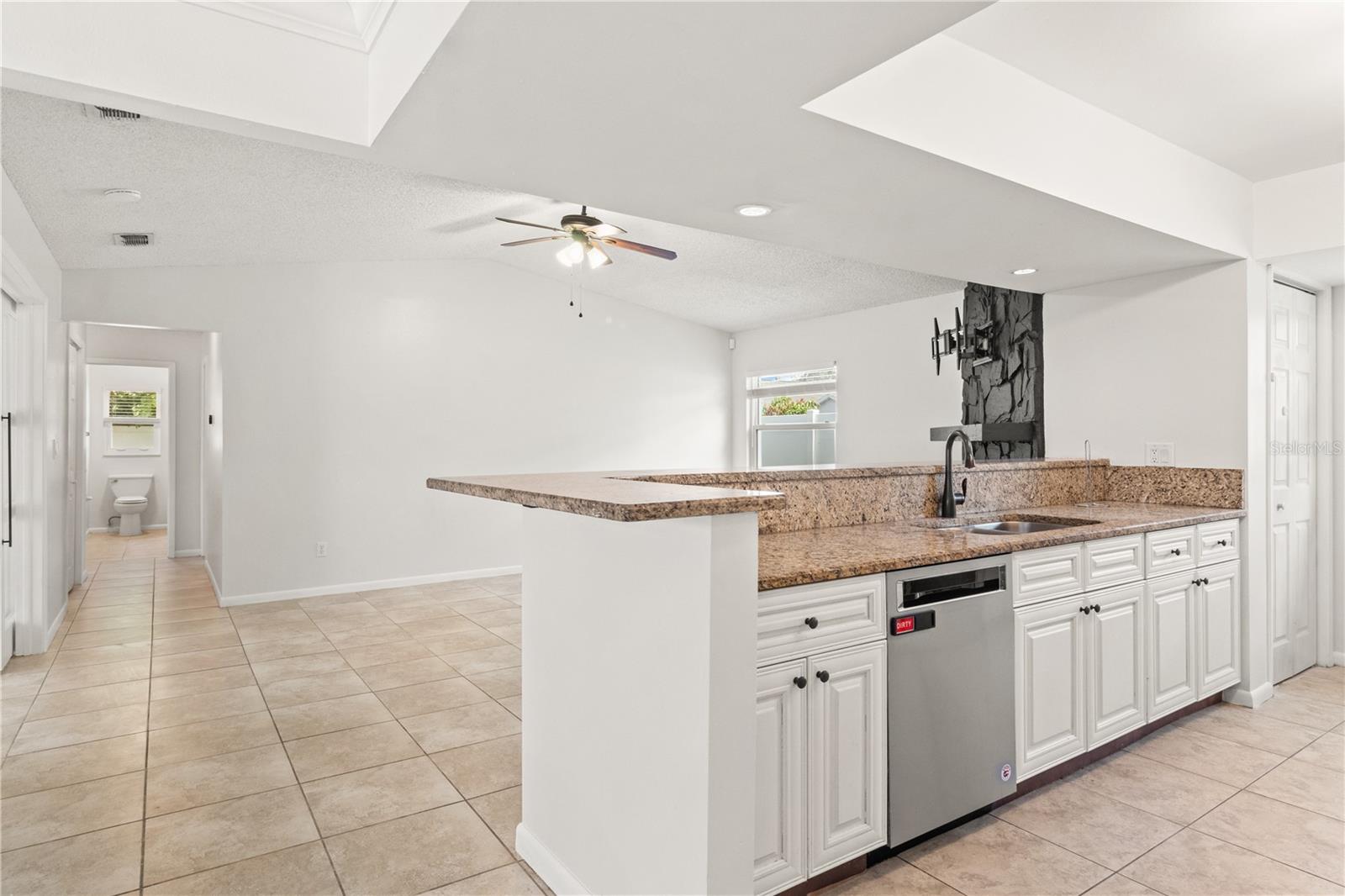 PINECREST VILLA - Residential