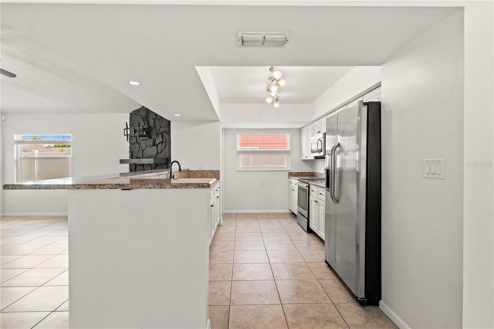 PINECREST VILLA - Residential