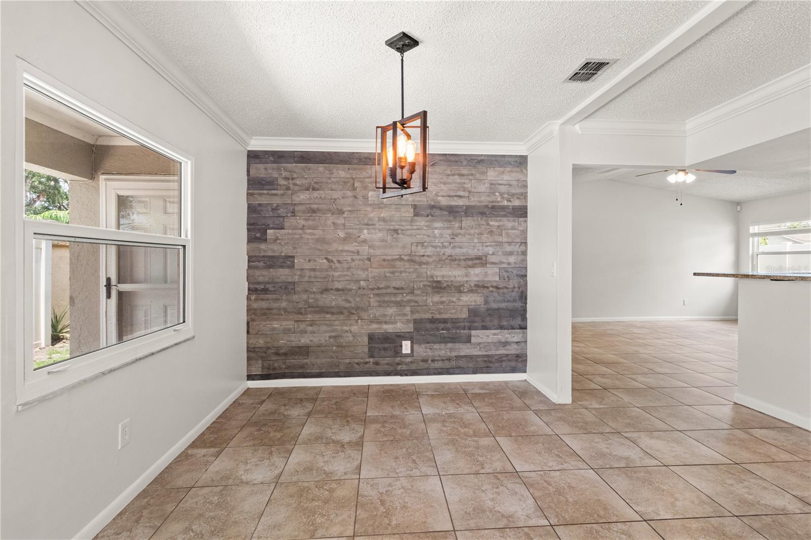 PINECREST VILLA - Residential