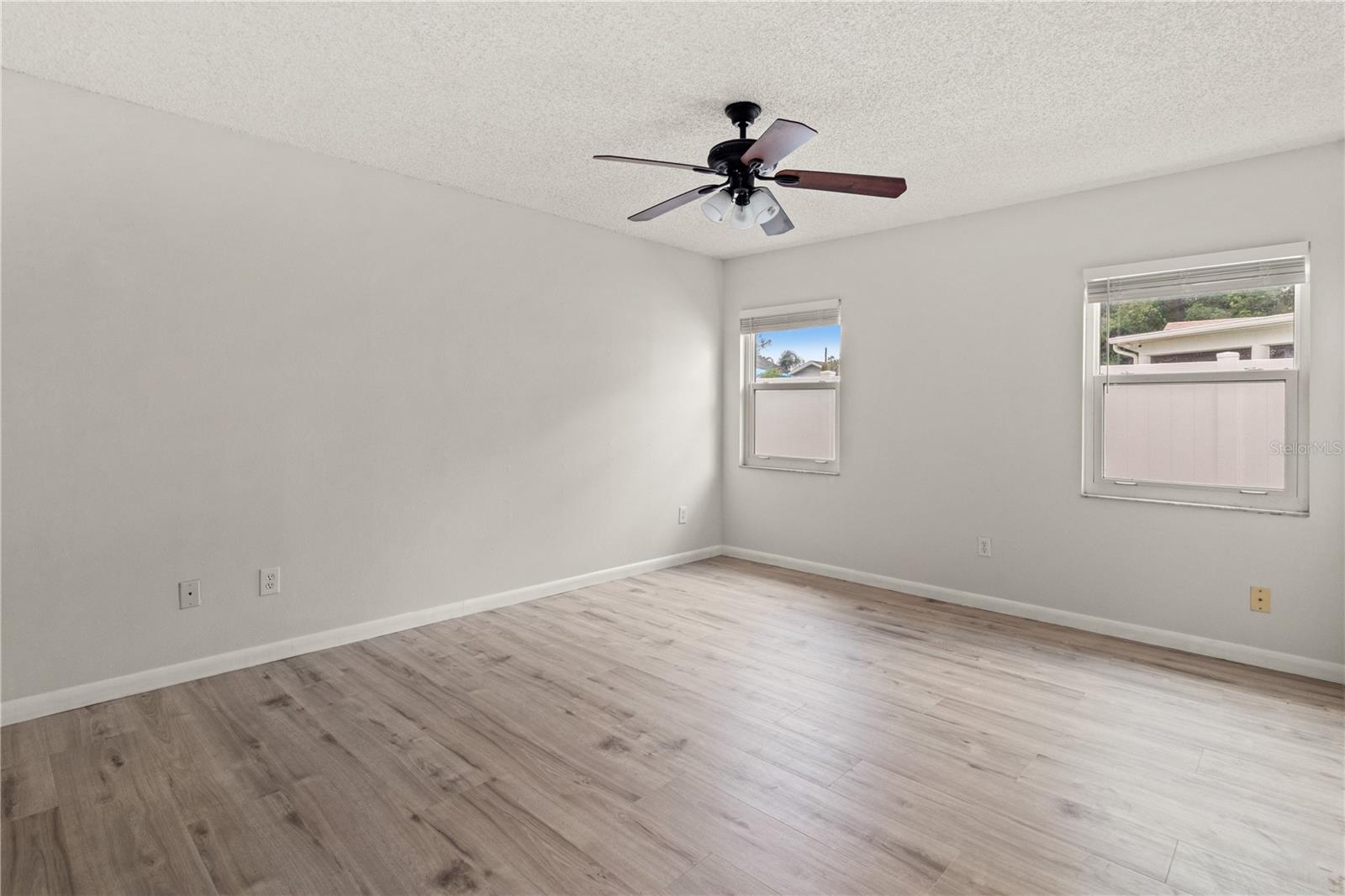 PINECREST VILLA - Residential