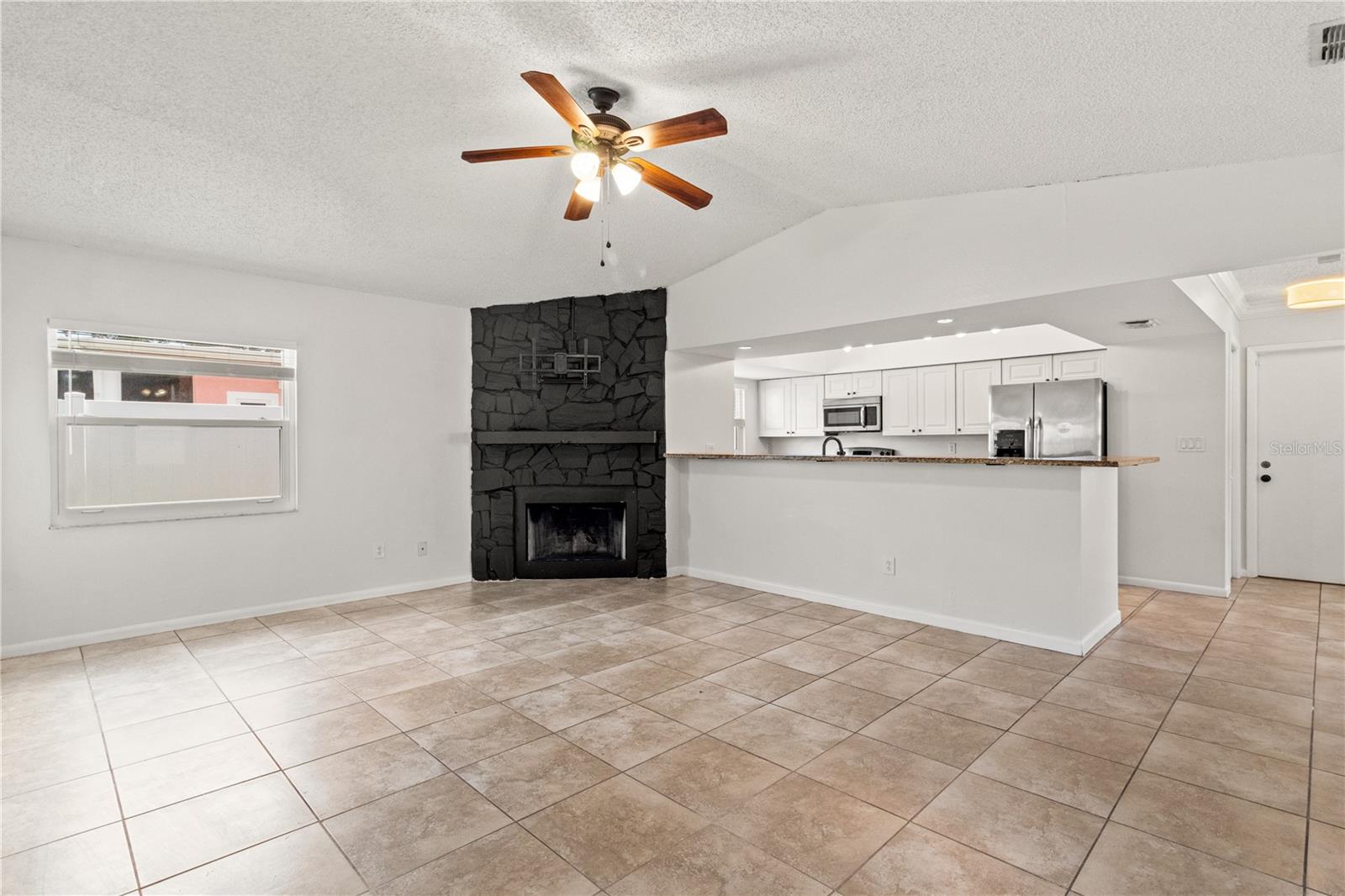 PINECREST VILLA - Residential