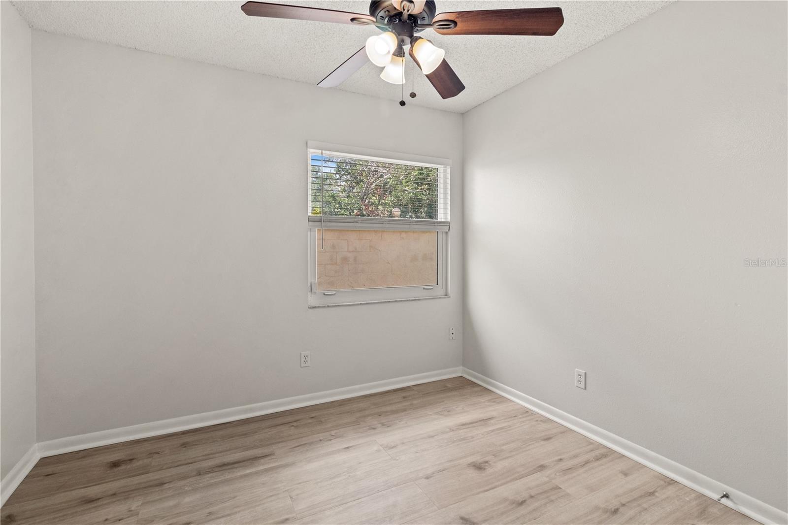 PINECREST VILLA - Residential