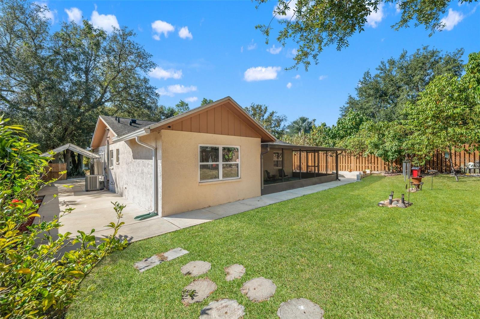 TAMPAS NORTH SIDE COUNTRY CLU - Residential