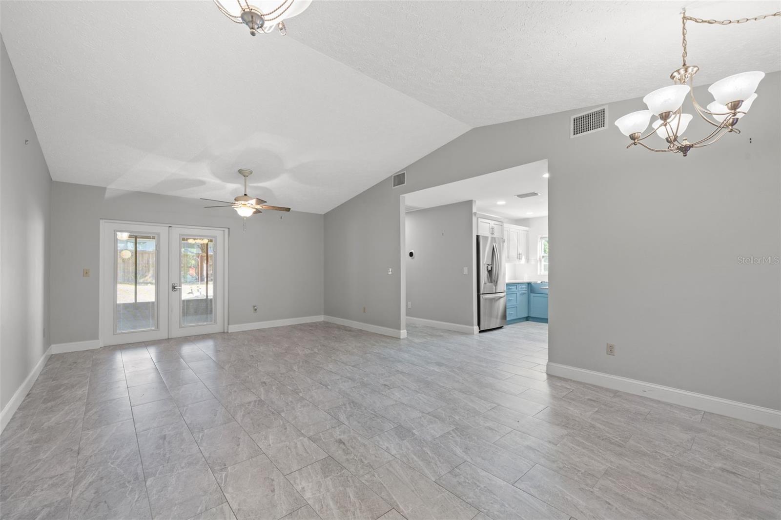 TAMPAS NORTH SIDE COUNTRY CLU - Residential