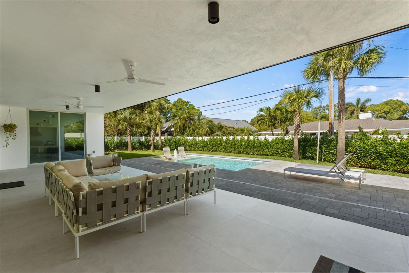 BELLEAIR ESTATES - Residential