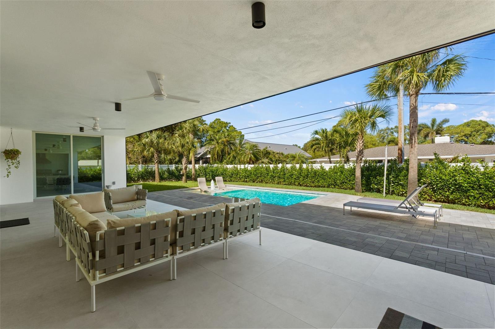 BELLEAIR ESTATES - Residential