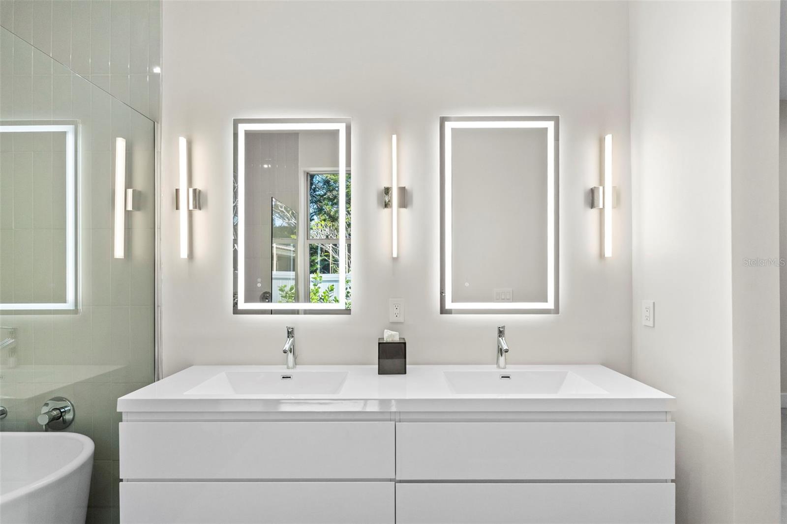 BELLEAIR ESTATES - Residential