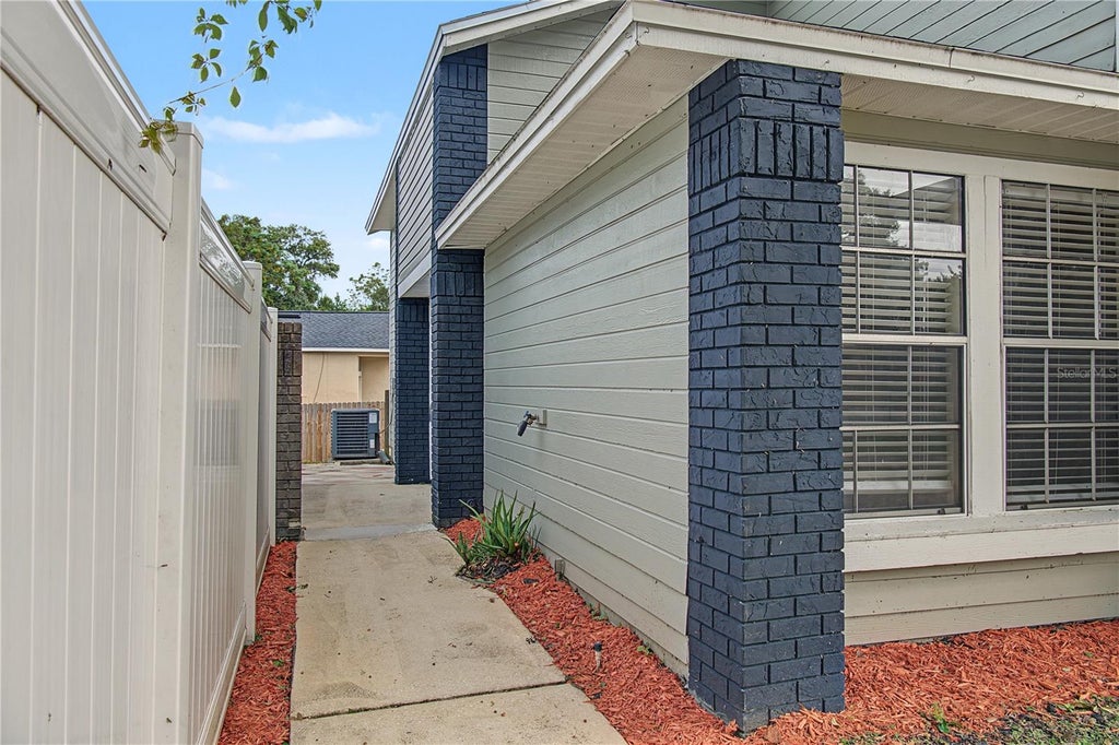 Photo of 208 Alston Drive, Orlando, FL 32835 (MLS # O6448538)