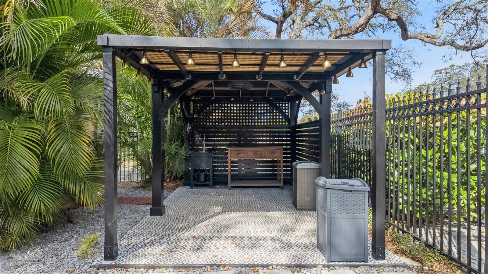 SHADOWLAWN - Residential