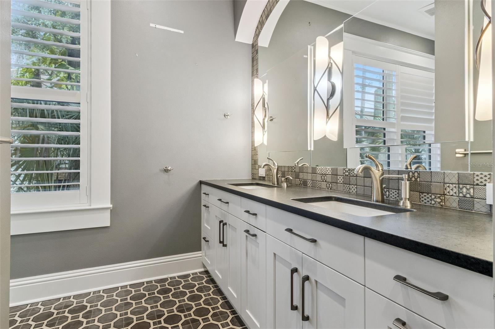 SHADOWLAWN - Residential