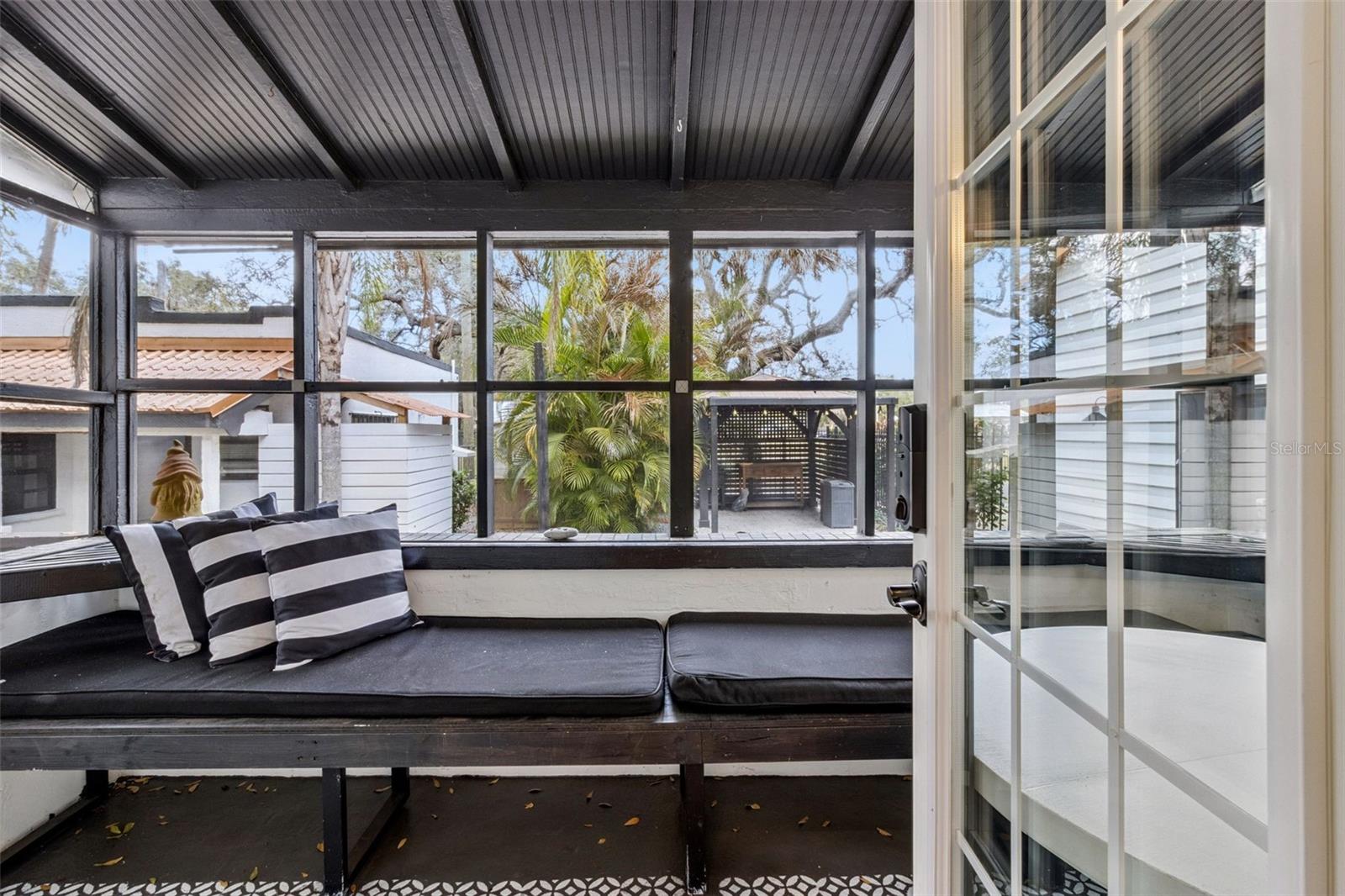 SHADOWLAWN - Residential