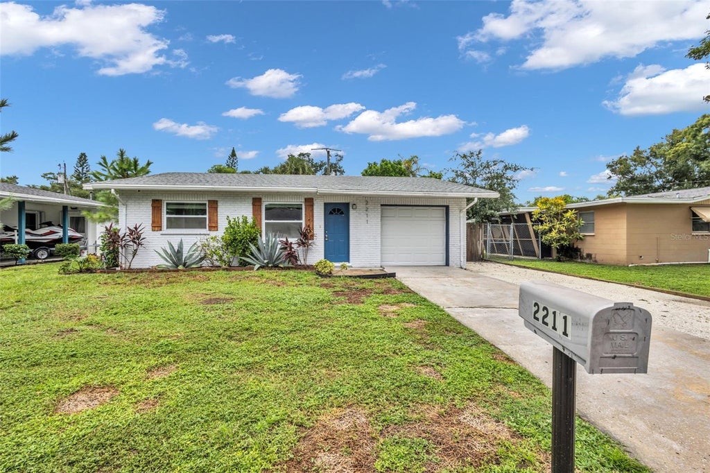 Photo of 2211 21st Street W, Bradenton, FL 34205 (MLS # A4709719)