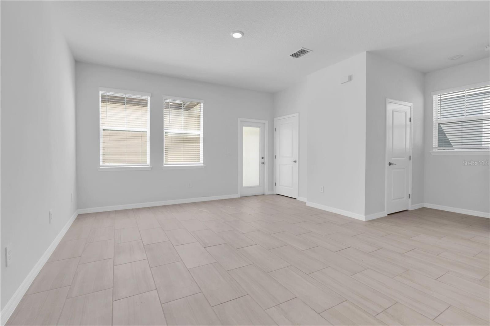 LONGLEAF NBRHD FOUR PH II - Residential Lease