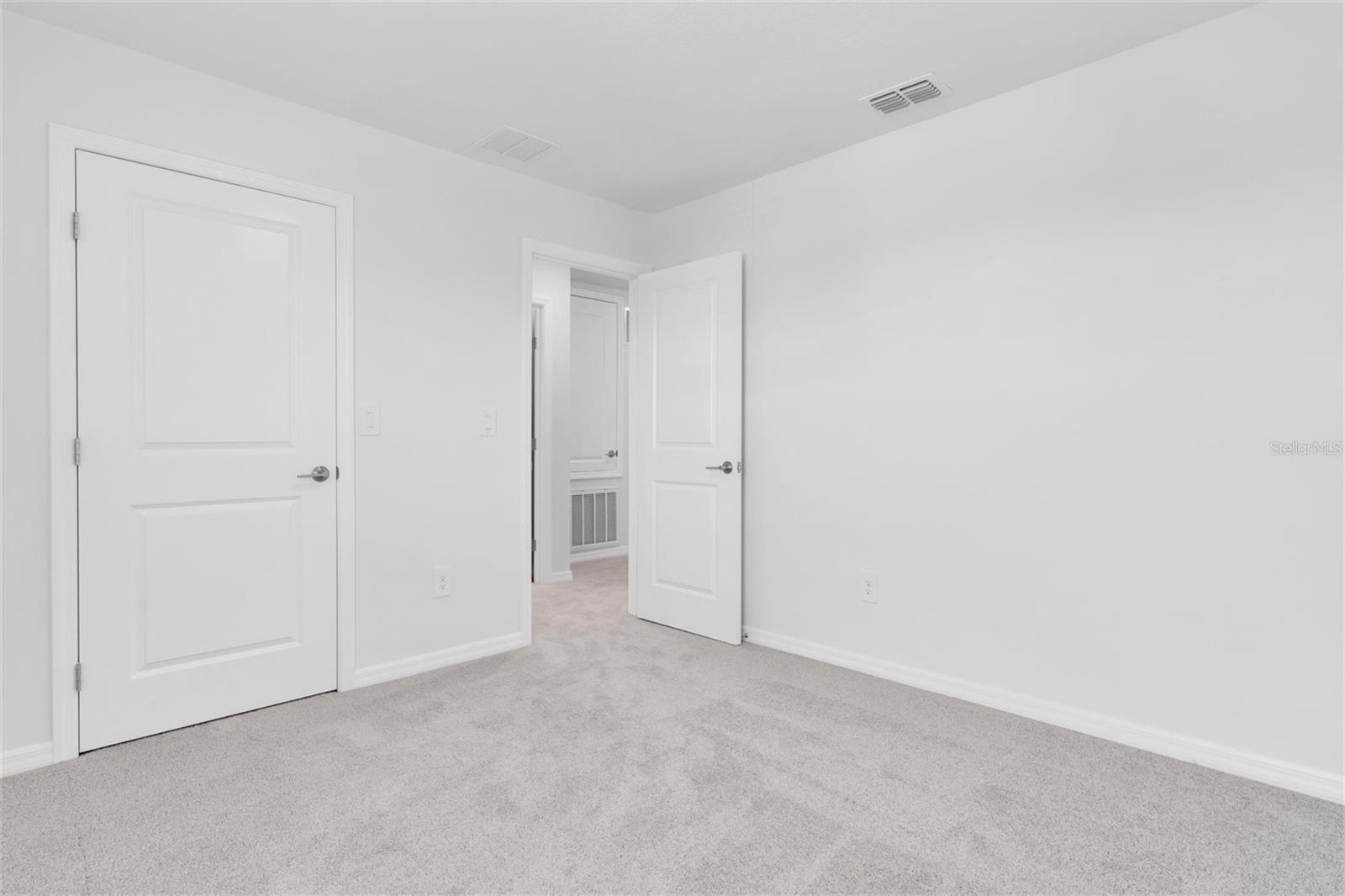 LONGLEAF NBRHD FOUR PH II - Residential Lease