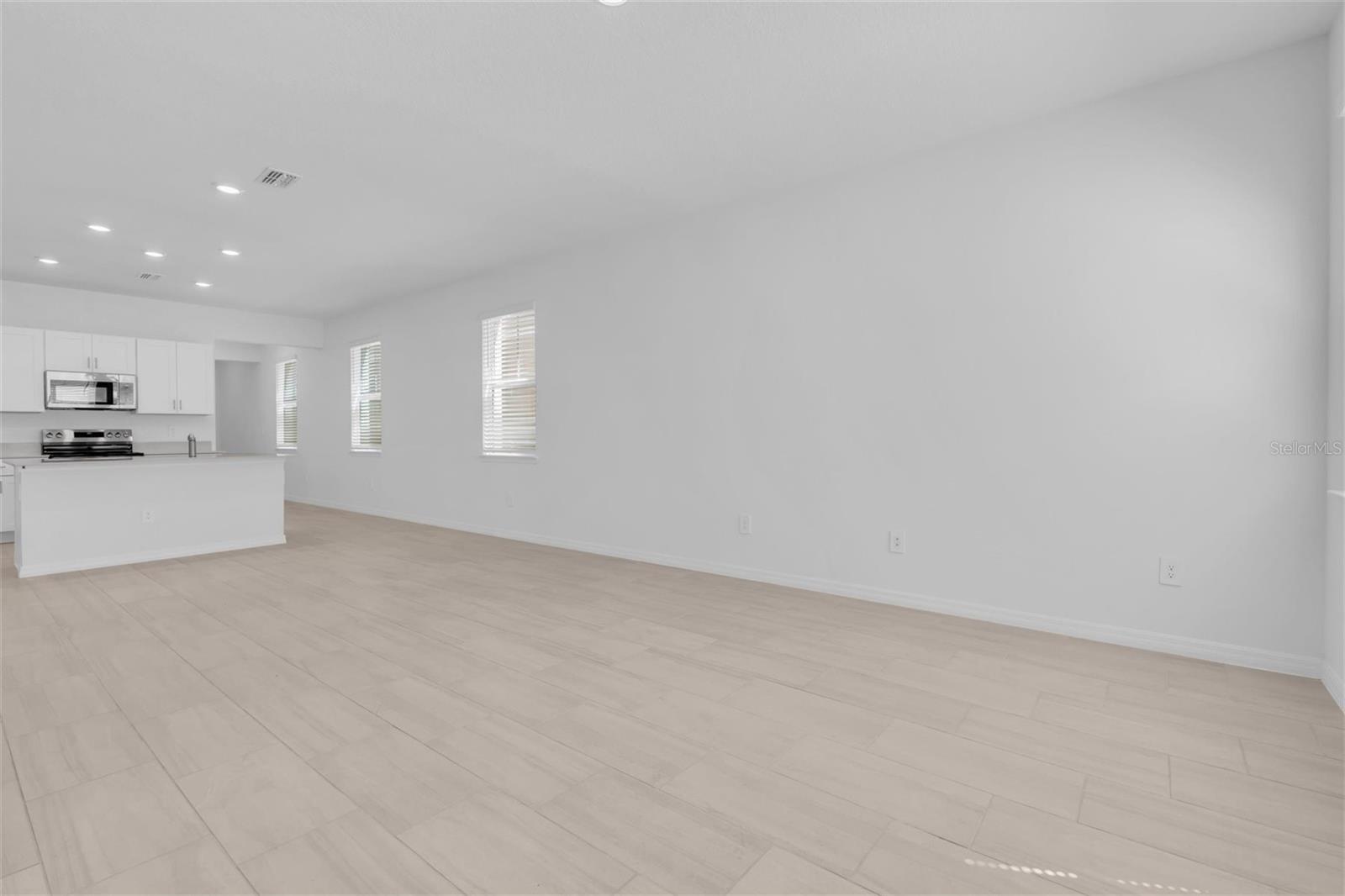 LONGLEAF NBRHD FOUR PH II - Residential Lease