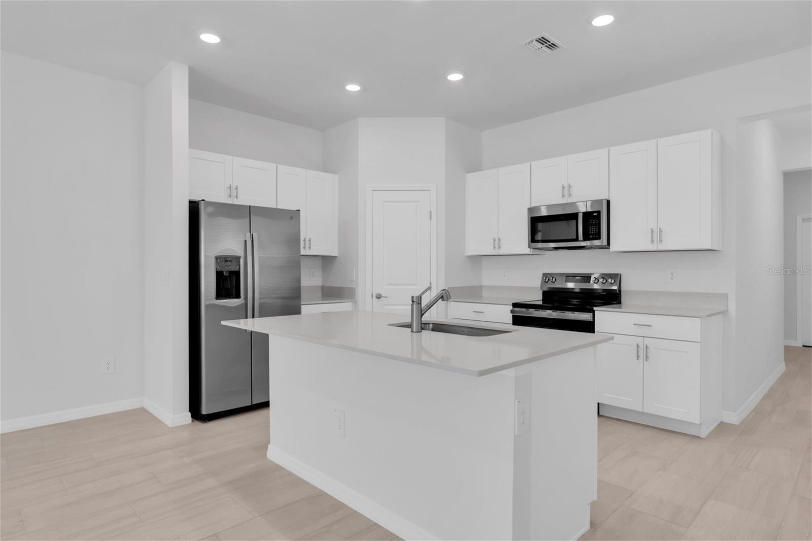 LONGLEAF NBRHD FOUR PH II - Residential Lease