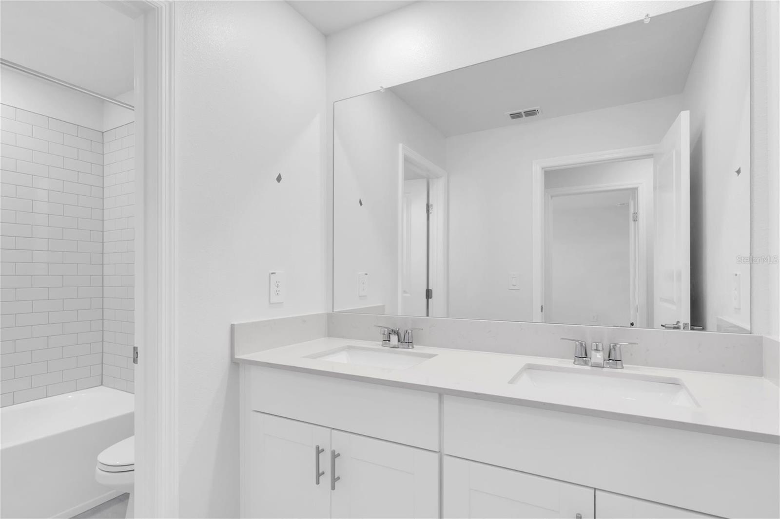 LONGLEAF NBRHD FOUR PH II - Residential Lease